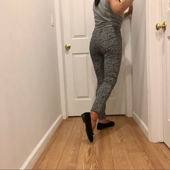 Express ‘leggings high rise’ ankle jeans. Size 4R - Picture 5 of 13